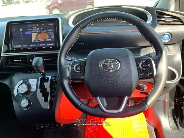 本革巻き+サテンメッキ、チルトステアリング トヨタ シエンタ