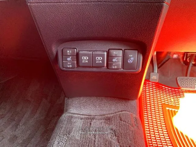 充電用USB端子(2個/センターロアパネル) トヨタ シエンタ