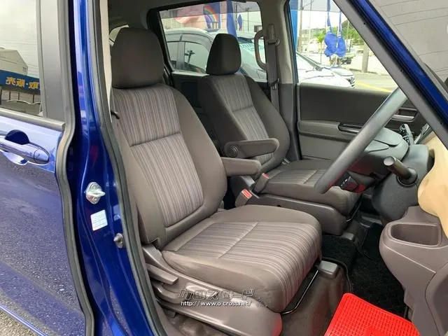 フリードハイブリッド。コンパクトカーサイズなのに3列シート7人乗り。 ホンダ フリード