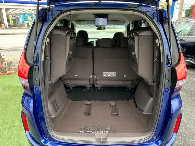 3列目シート、サイド跳ね上げ収納 ホンダ フリード