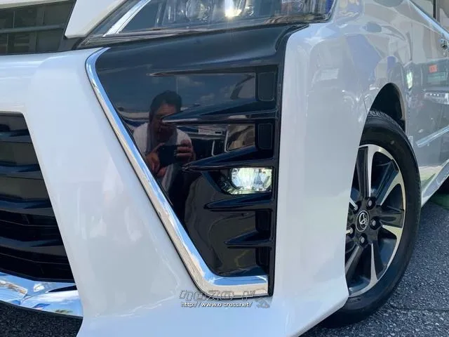 LEDフロントフォグランプ トヨタ ヴォクシー