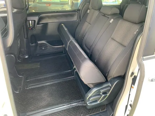 6:4分割チップアップシート トヨタ ヴォクシー