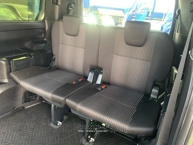 5:5分割ワンタッチスペースアップサードシート トヨタ ヴォクシー