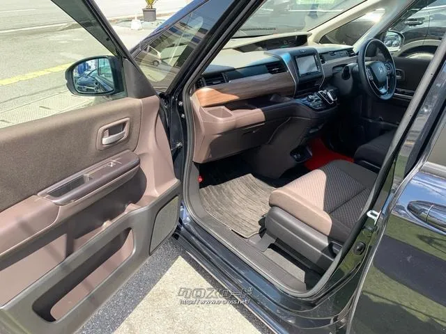 フリードハイブリッド。コンパクトカーサイズなのに3列シート6人乗り。 ホンダ フリード