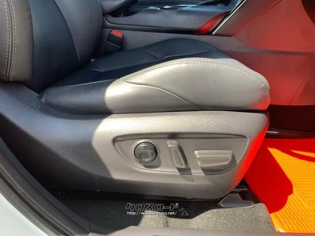 本革エアーシート+ヒーター付き、運転席8ウェイパワーシート・助手席4ウェイパワー トヨタ ハリアー