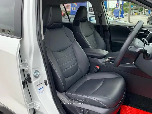 ●G、ハイブリッド専用デザイン、合成皮革(パーフォレーション・ステッチ付) トヨタ RAV4