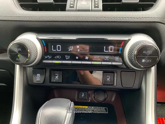 左右独立温度コントロールフルオートエアコン トヨタ RAV4