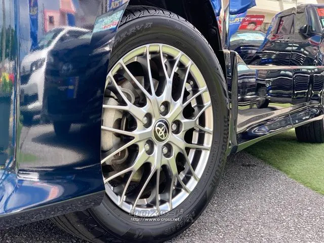 ハイブリッドZS専用デザイン、16タイヤ&6J鍛造アルミホイール(BBS製) トヨタ ヴォクシー