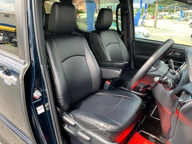 専用設計レザーシートカバー♪1〜3列目 トヨタ ヴォクシー