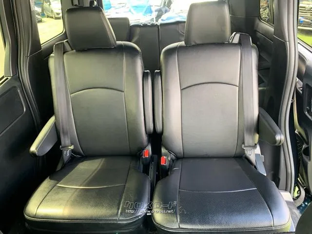 専用設計レザーシートカバー♪1〜3列目 トヨタ ヴォクシー