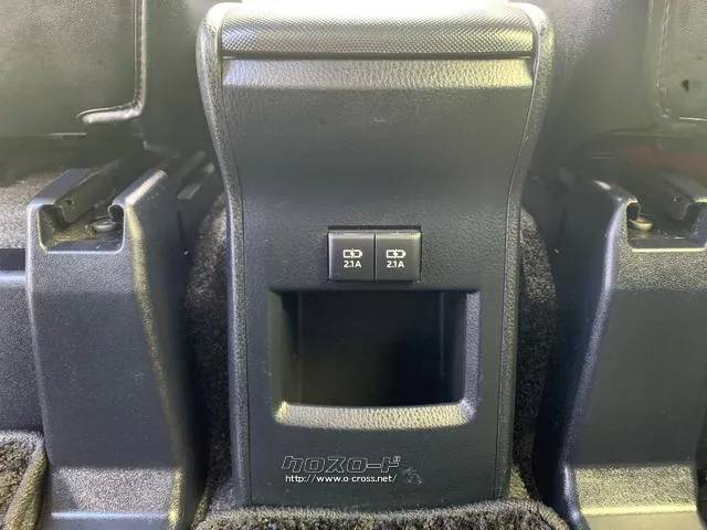 後席用USB充電2個 トヨタ ヴォクシー