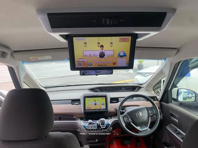 ホンダ純正のリア席用フリップダウンモニター(Gathers)画面サイズは10.1インチ ホンダ フリード