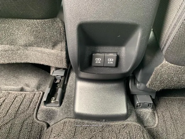 後席用USB充電2個 トヨタ ライズ