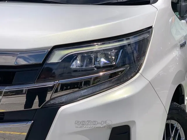 後期モデル専用デザイン、Bi-Beam LEDヘッドランプ(オートレベリング機能 トヨタ ノア