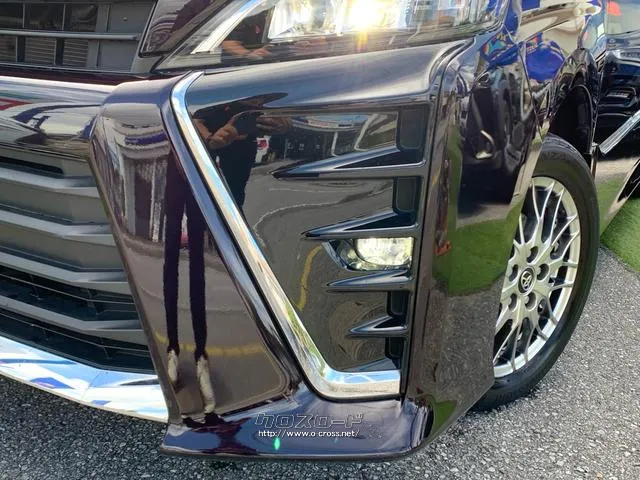 LEDフロントフォグランプ トヨタ ヴォクシー