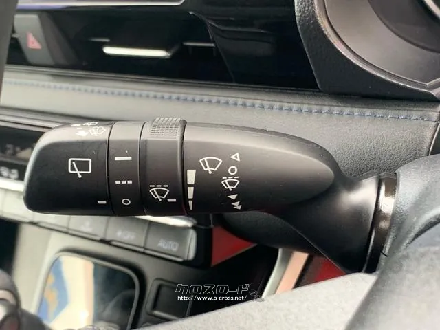 ●ウォッシャー連動間欠フロントワイパー(時間調整式+車速感応式) ●ウォッシャー連動間欠リヤワイパー(リバース連動機能付) トヨタ ヴォクシー