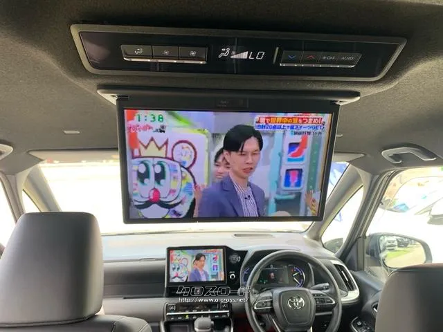 13.2インチの有機EL後席ディスプレイ トヨタ ヴォクシー