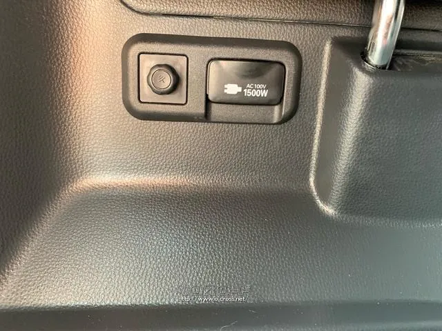 アクセサリーコンセント(AC100V・1500W/2個/非常時給電システム/外部給電アタッチメント付) トヨタ ヴォクシー