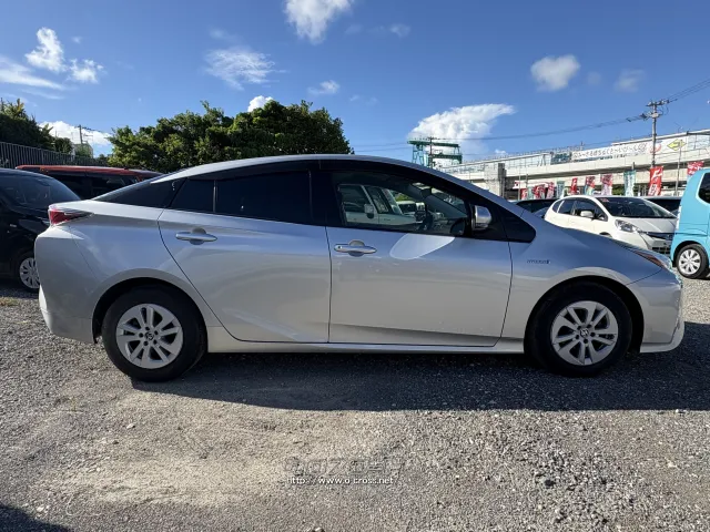 トヨタ プリウス