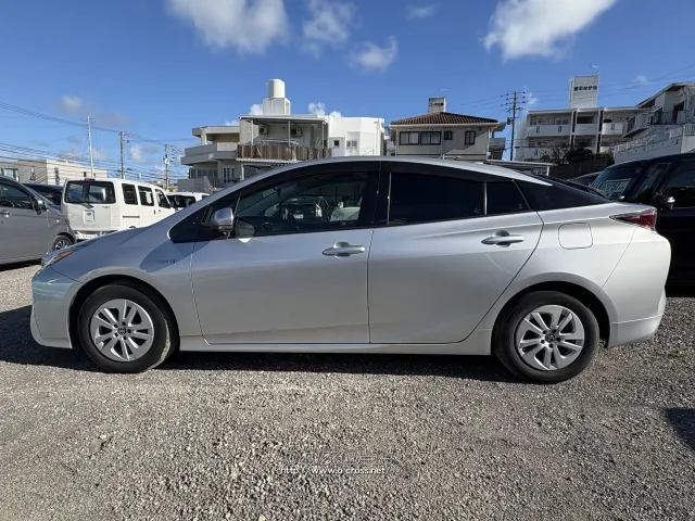 トヨタ プリウス