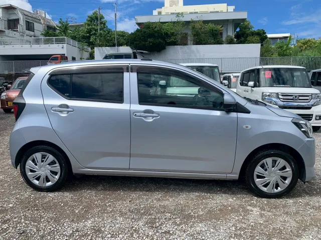 ダイハツ ミライース