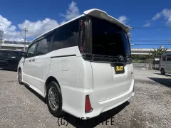 トヨタ ヴォクシー