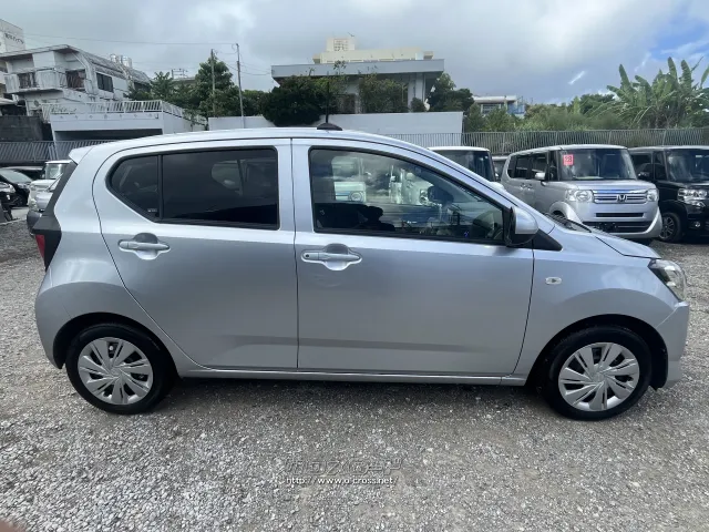 ダイハツ ミライース