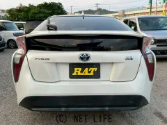 トヨタ プリウス