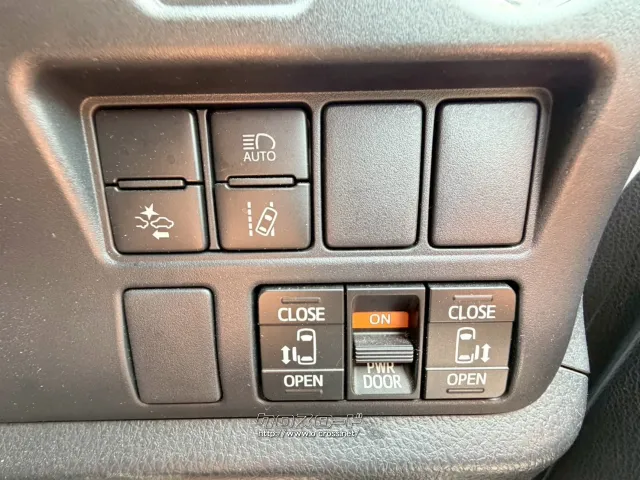 トヨタ ヴォクシー