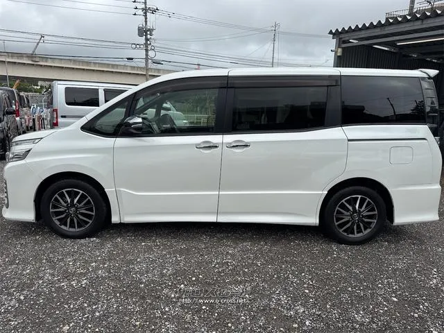 トヨタ ヴォクシー