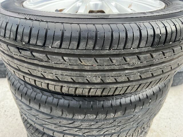 ホイール・タイヤ 14インチ 単品売りはしていません。 4本で¥8000円になります。 1本パンク