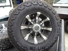 ホイール・タイヤ 16インチ 8.0J 4本セット（中古）