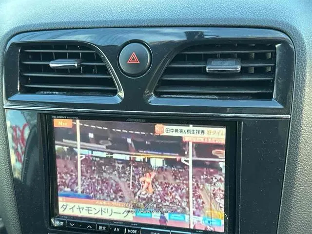 TV付きの車となっております。送迎時の待ち時間などとてもお役に立ちます。 日産 セレナ