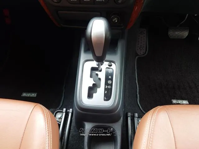 必ず使用するシフトレバー。確りと確認したいですね。 スズキ ジムニー