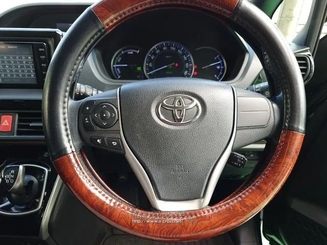 ハンドルの状態が悪いと運転に集中できませんよね。お気軽にお問い合わせください。 トヨタ エスクァイア