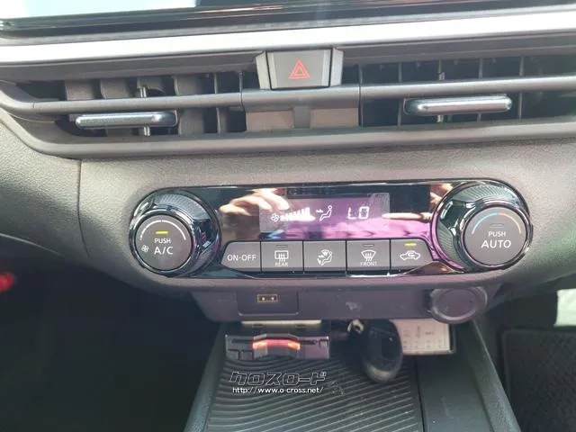 手の届きやすいところで簡単操作ができる空調付き! 日産 ノート