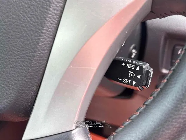 高速道路で便利なクルーズコントロール機能が付いていますよ。速度を設定するとアクセルを踏まなくても一定の速度で走ることができるので足を休ませる事ができますね。 トヨタ SAI