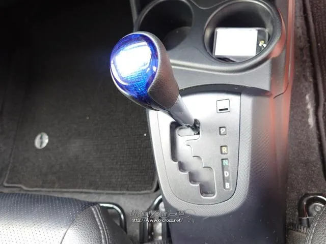 必ず使用するシフトレバー。確りと確認したいですね。 トヨタ アクア