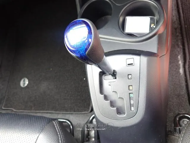 必ず使用するシフトレバー。確りと確認したいですね。 トヨタ アクア