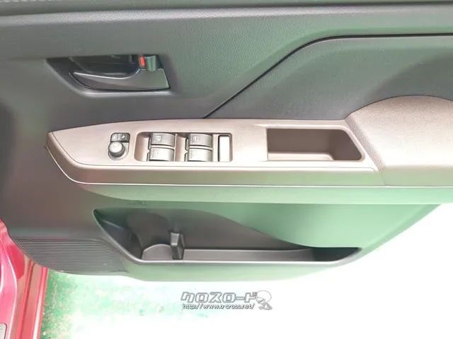 パワーウィンドウのスイッチですよ。運転席に居ながら窓を開け閉めのコントロールできますよ。 トヨタ ルーミー