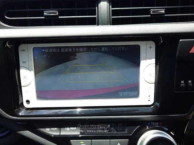 バックカメラも付いています。駐車の時に便利なのはもちろんの事、後方死角にいる子供たちに気が付くことができるので安心安全ですね トヨタ アクア