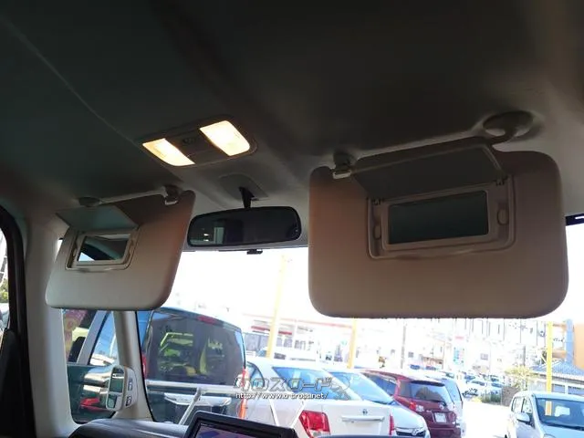すぐにご来店頂けない場合や遠方にお住まいの方、車両状態の詳細が知りたい方はお気軽にご連絡下さい♪ ホンダ N-BOX
