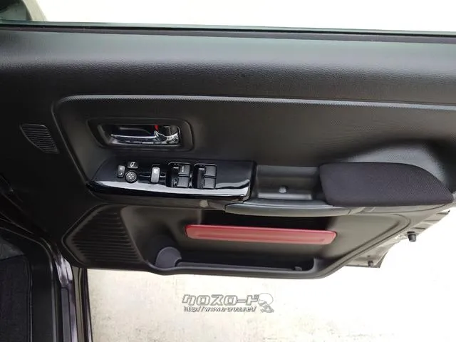 パワーウィンドウのスイッチですよ。運転席に居ながら窓を開け閉めのコントロールできますよ。 スズキ スペーシア