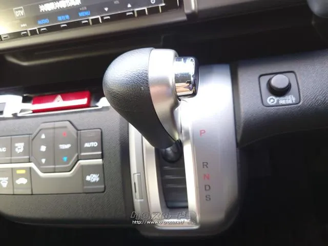 シフトレバー。ぜひ一度お客様の目で確認してください。 ホンダ ステップワゴン