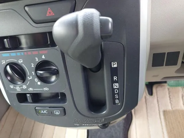 シフトレバー。ぜひ一度お客様の目で確認してください。 ダイハツ タント