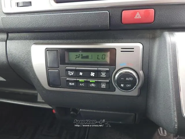 気温に合わせて直感的に操作することで、車内をいつでも快適に保てます。 トヨタ レジアスエース