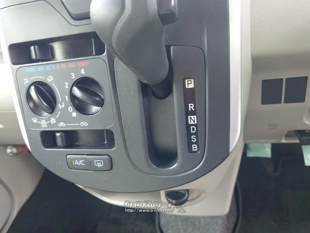 必ず使用するシフトレバー。確りと確認したいですね。 ダイハツ タント