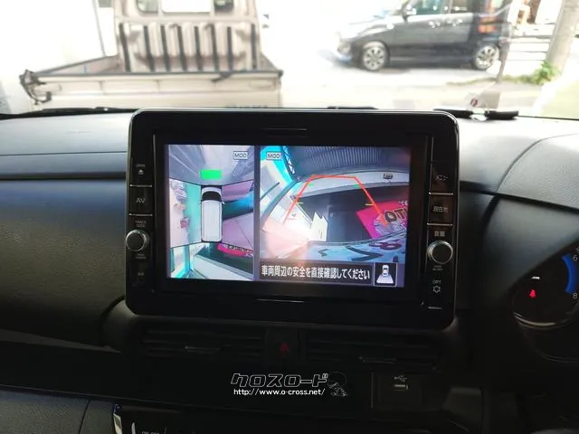 【全周囲カメラ】真上から車を見たようにモニターで確認ができる。是非実際の車で体感してみてください。 日産 ルークス