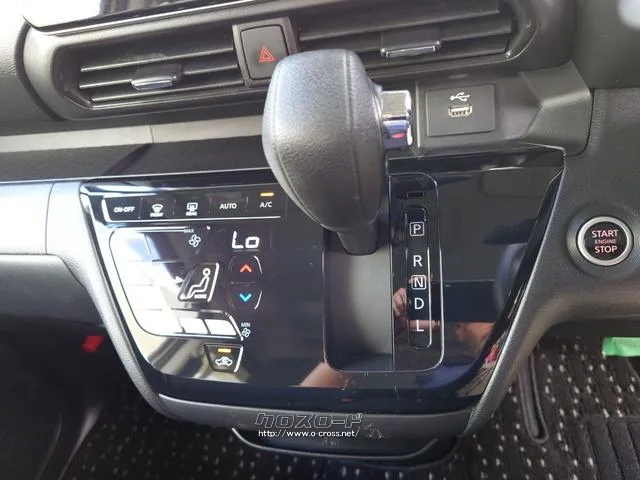 必ず使用するシフトレバー。確りと確認したいですね。 日産 ルークス