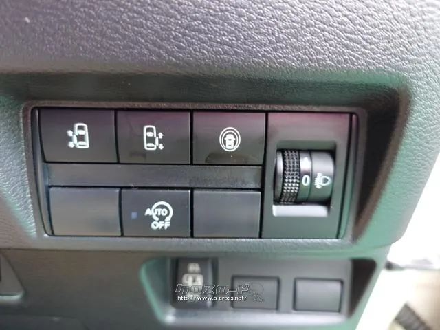 指先ひとつでドアオープン。【ワンアクション両側パワースライドドア】両手がふさがっていても、スイッチひとつでスライドドアが自動解錠&自動オープンします。 日産 ルークス